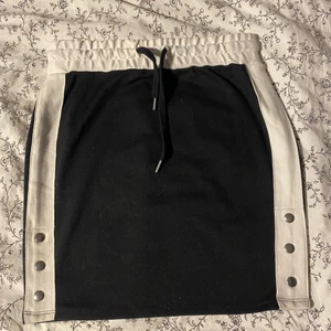 Svart kjol - Jätte fint skick, mjukiskjol
