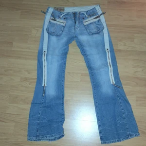 lågmidjade jeans - as coola lågmidjade jeans i storlek W27L30, köparen står för frakt💚