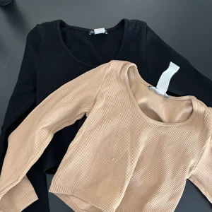 Ribbade toppar - Köp en av dem för 80 eller 2 för 140🤩