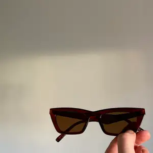 Solglasögon från NAKD (slutsålda på hemsidan) utan några som helst  slitningar. Fraktas i säkert paket, med skydd runt.