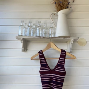 Kendall+Kylie croptop - Kendall+Kylie randig ribbad croptop. Storlek XS men skulle säga att den passar XS-S. Den är väldigt stretchig.