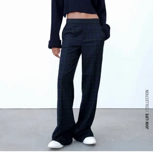 Zara byxor - Zaras slutsålda rutiga kostymbyxor❤️storlek xs men passar nog XS-S