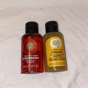 Shampoo - Jag säljer dom här body shop produkterna vill du köpa både 2 kostar de 80kr och 1 kostar 40kr smakerna är banan och jordgubb hoppas du vill köpa 💗☀️