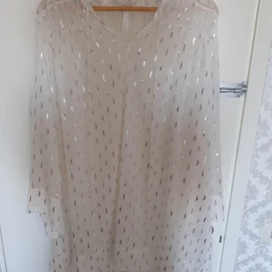 Nyköpt chifong tröja - Nyköpt vit chifong tröja från H&M