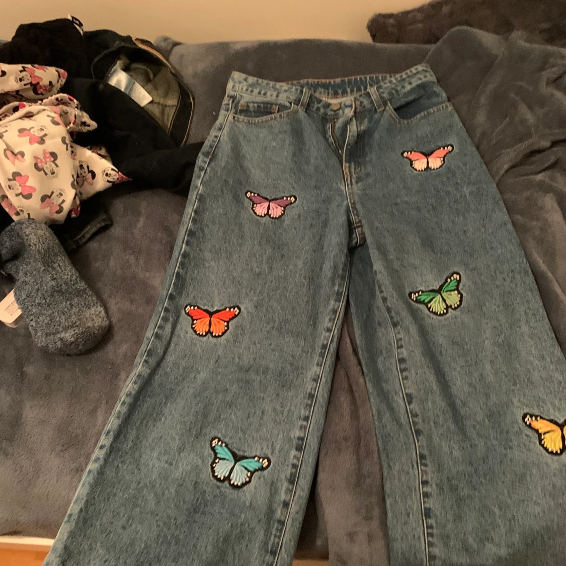 Breda byxor med fjärilar på  - 90