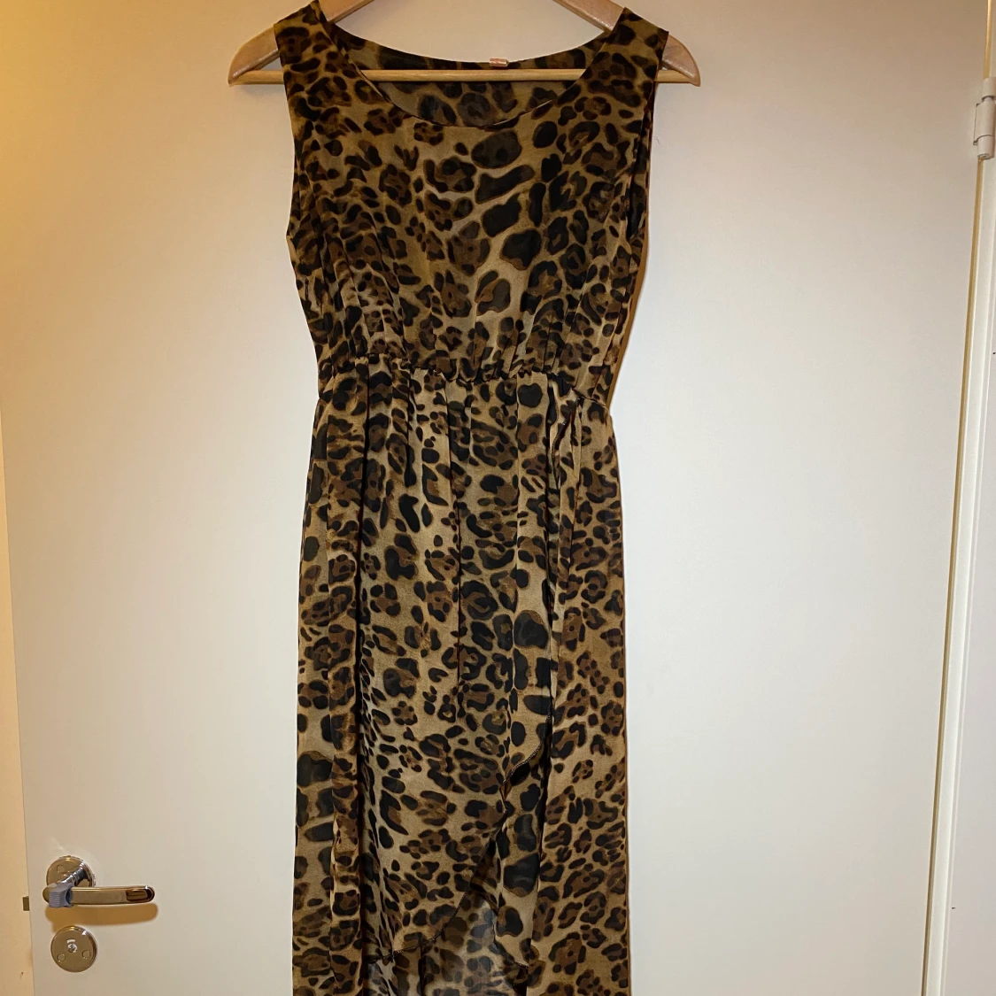 Oanvänd Leo långklänning 