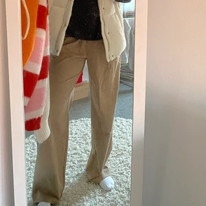 Bruna kostumbyxor - Säljer dessa bruna kostymbyxor från NAKD. Ska ta fler bilder