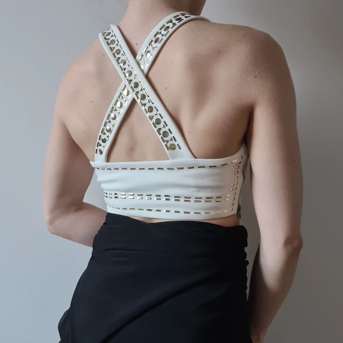 Vit bralette med guldiga nitar - 91