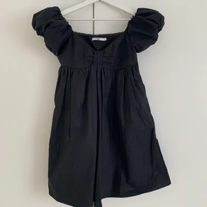 Klänning - Finaste svarta klänningen från NAKD, använd 1 ggn, passar typ till allt! 🥂🤍🤎