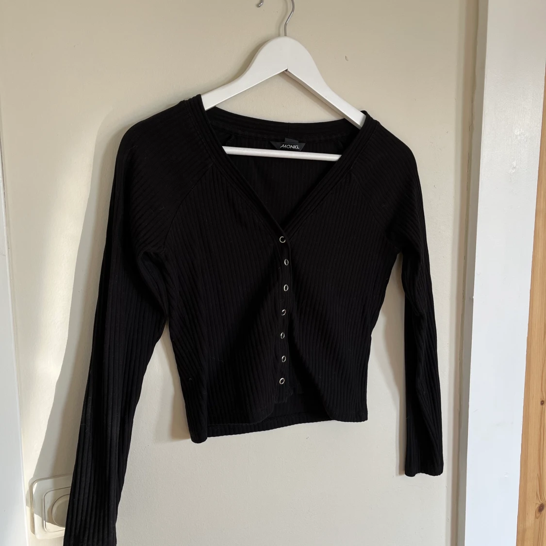 Svart top med knappar - 90