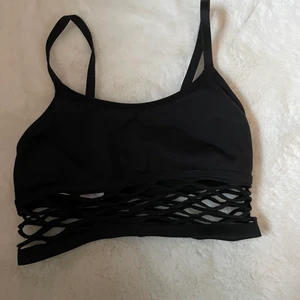 Pink topp - Säljer denna fina toppen då den tyvärr va alldeles för liten för mig som har 80D. Skulle passa någon med A/B kupa kanske en liten C