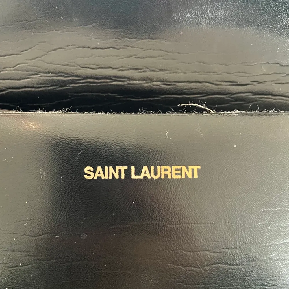 Jätte Saint Laurent solbrillor. Knappt använda. Kan skicka fler bilder privat. Accessoarer.