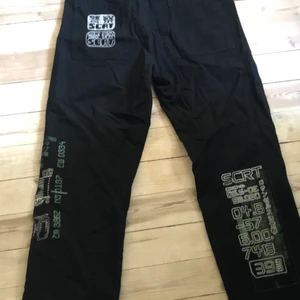 SCRT Chinos - Svarta SCRT Chinos 