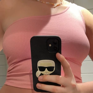 Ginatricot linne storlek M - Säljer mitt jätte fina linne från Ginatricot som jag tyvär inte använder längre. Har använt ett fåtal gånger och är i bra skick. Jätte fin nu till våren/sommaren. DMa mig för intresse. Bud börjar på 50 kr🌺❤️‍🔥🥰