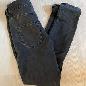 Jeans från cheap monday, mjuka och i en gråaktig färg (inte urtvättade). Köparen står för frakt. 