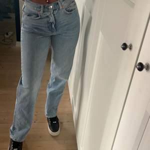 Jeans,storlek 34, gina