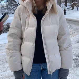 Uniqlo jacka - Säljer denna assnygga uniqlo jacka! Sparsamt använd❤️