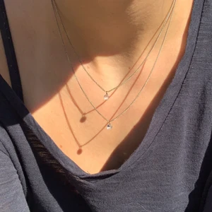 Halsband  - Jättesnyggt halsband i toppenkvalité!! Kolla in min profil för flera liknande smycken🥰❤️