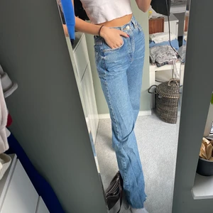 Långa jeans - Säljer dessa fina blåa jeans. Köpta för ett tag sedan men nästan aldrig använda