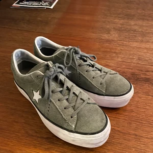 Converse 39 - Knappt använda pga lite för stora 