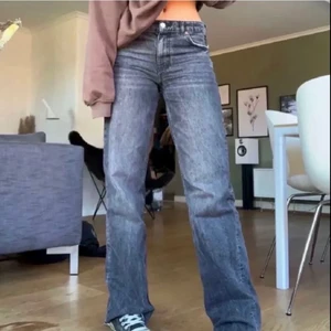 Jeans - Storlek 34 passar mig som är 165cm. Jättebra skick! Lånad bild