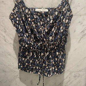 Topp - Super fin topp från pull & bear! Aldrig använd💓