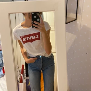 Levis tröja  - Kan både mötas och skicka