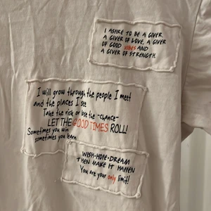 T-shirt, 146/152 - ”Good vibes” T-shirt från Kappahl, behöver strykas