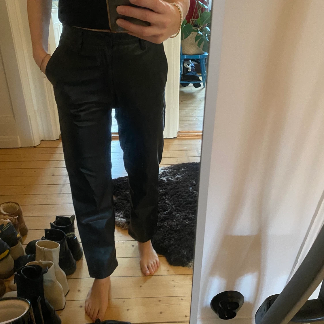 Läderliknande byxor Lindex  - 90