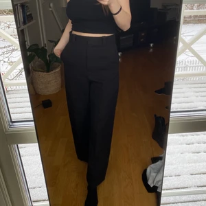 Byxor Other Stories - Byxor från Other Stories, tjocka i materialet, stl36. +60kr frakt