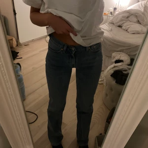Midrise Weekday jeans  - Nyköpta💕 storlek 26/32 aldrig använda💕 nyköpt 500kr