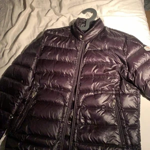 Moncler acorus  - Monc acorus.     Cond 7/10.     Size 2