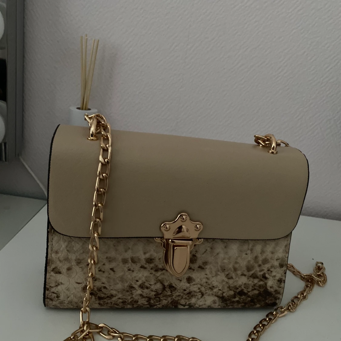 fin oanvänd väska  - 90