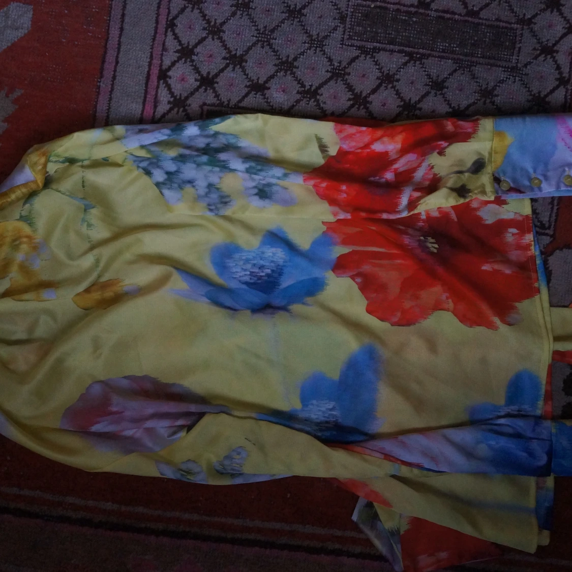 MAXJENNY gul siden/silkes blus, S/M. - 90