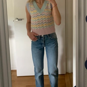 Zara jeans straight full length strl 34 - Jeansen är i gott skick. Ljusblå. En superbra passform som sitter snyggt. Midrise :)