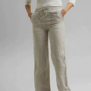 Linnebyxor  - Linnebyxor från zalando i storleken 34. Säljer då dem va för stora på mig🤍