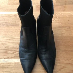 Atp atelier skor - Atp boots med tjockklack, sköna att gå i och knappt använda nypris: 4200 