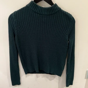 Grön stickad tröja från HM - Grön stickad tröja från HM i storlek XS.