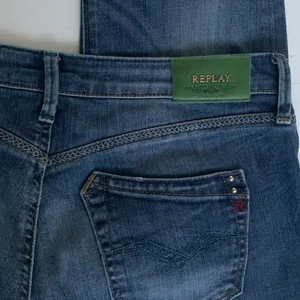 Lowwasted replay jeans - Säljer dom här skit snygga replay jeansen! Lowwasted, inga defekter! Oklart med storleken, de passar mig som vanligtvis har s/xs, 34/36/38