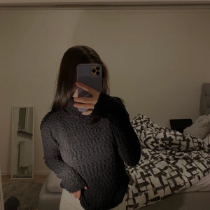 Stickad tröja - Svart stickad tröja, köpt för 250kr Storlek Xs/S