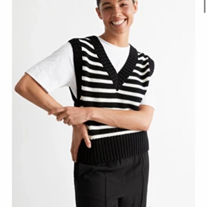 Stickad väst  - Randig sweater vest från otherstories, aldrig använd. Out of stock just nu på hemsidan. St XS, ganska oversized ❤️