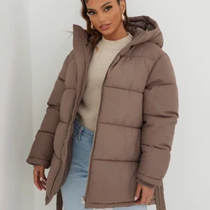 Slutsåld Nelly jacka strl 34 säljs! - Säljer denna mysiga jacka i strl 34 (passar även som strl 36)  som är helt slutsåld. Helt oanvänd! Otroligt fin färg och väldigt mysig. BUDA!❤️ (frakt kan tillkomma)