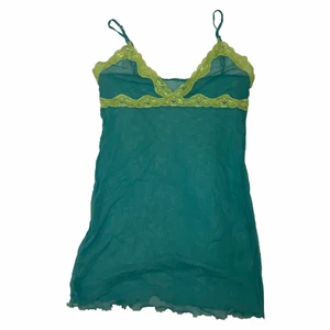 Nattlinne - Genomskinligt nattlinne i trukos/grönt tyg och spetsdetsljer😍 storlek s