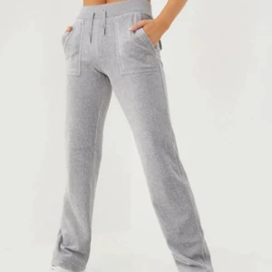 Juicy Couture byxor - Säljer dessa gråa Juicy couture byxor💗 superfina och sköna