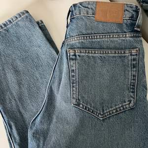 Aldrig använda jeans från weekday i modellen lash som är smala jämfört med tex rowe. Kan skickas med spårbar frakt men köparen står för frakten. Bud om intresset är stort!