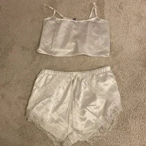Silkes pyjamaset - Säljer dehär helt oanvända ”pyjamas” set från bohoo!