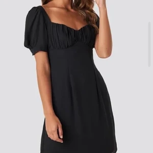 NA-KD klänning - En superfin festklänning från NAKD, använd 1 gång. Storlek 36. 