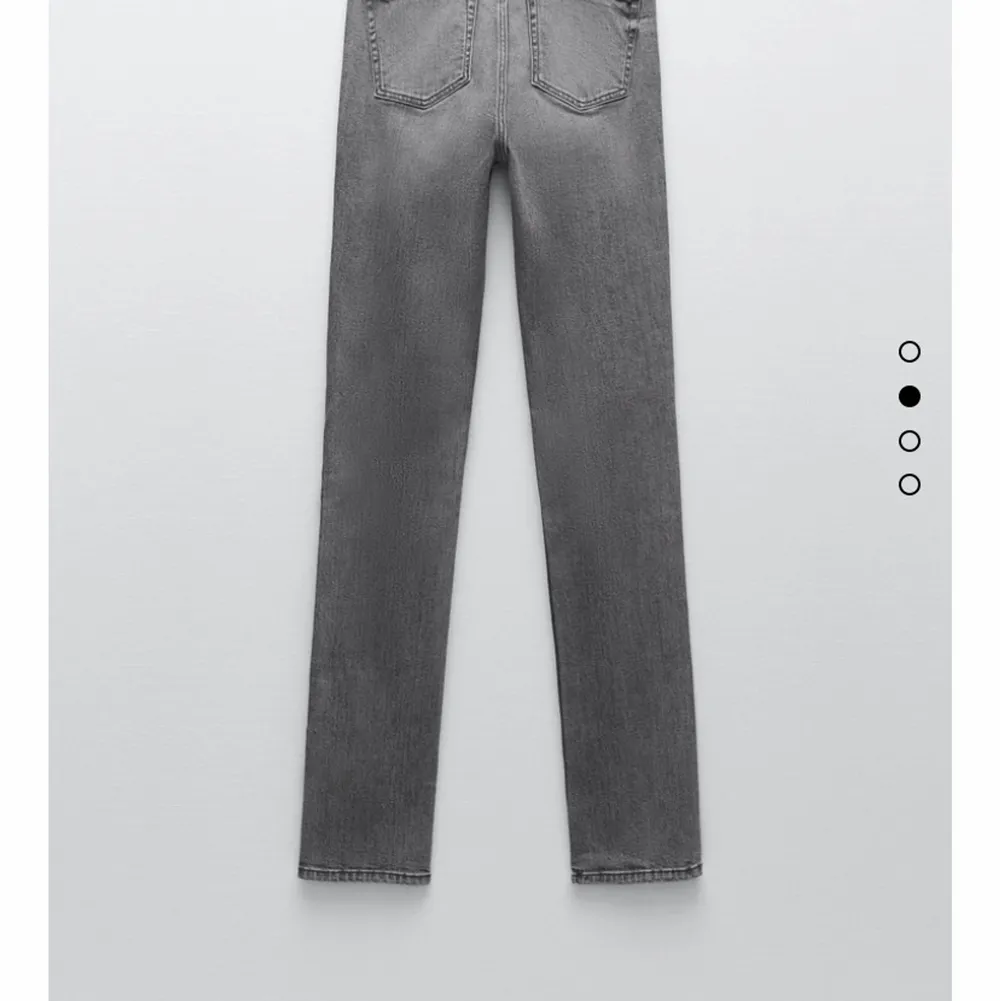 Gråa jeans från zara! Aldrig använda ” storlek 34”. Jeans & Byxor.
