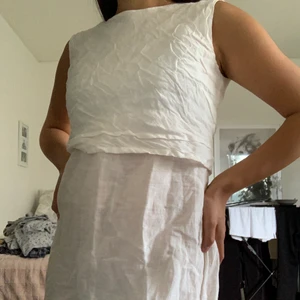 Vit linneklänning  - Vit linneklänning. Aldrig använd. Mycket bra skick. 