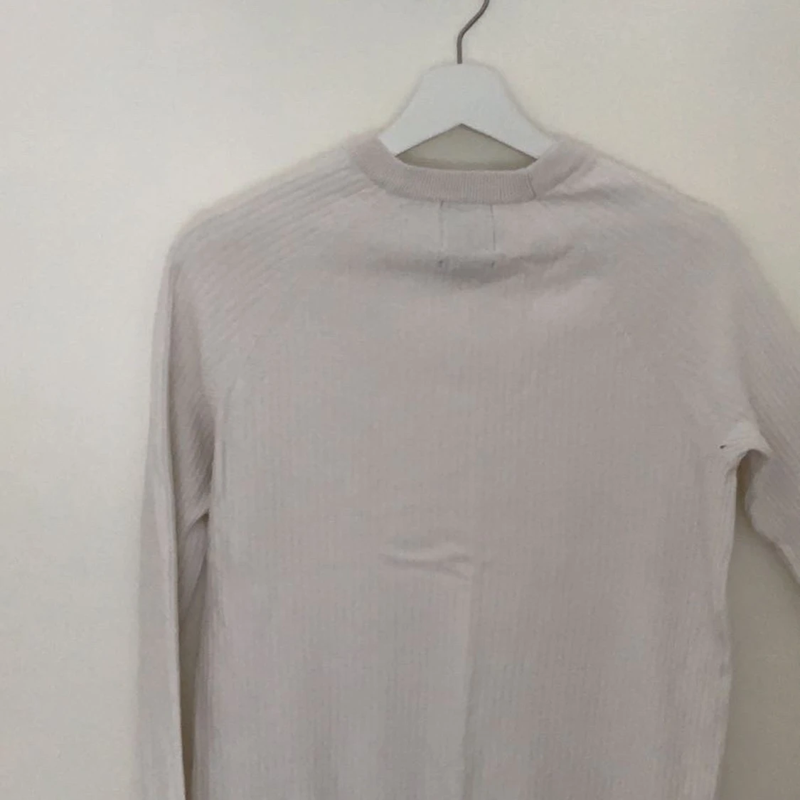 skön vit stickad tröja - 90